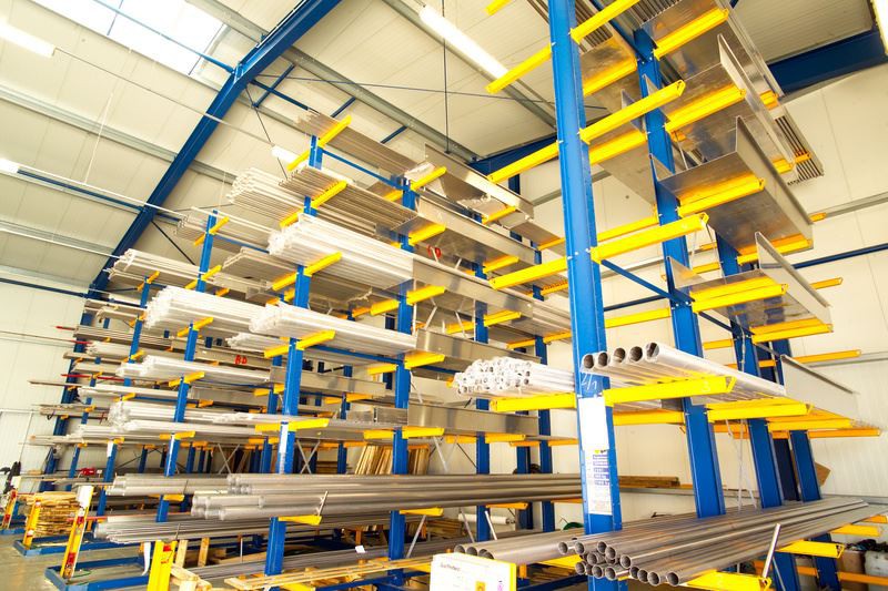 Fordelene ved at tilføje trådnet-dæk til Cantilever Racking System